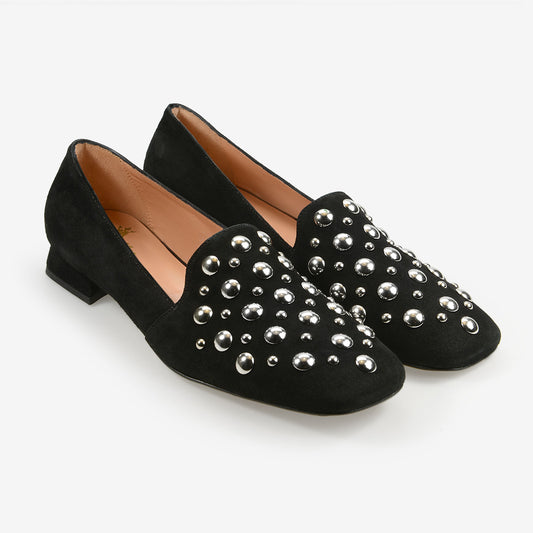 Close toe beautiful loafers